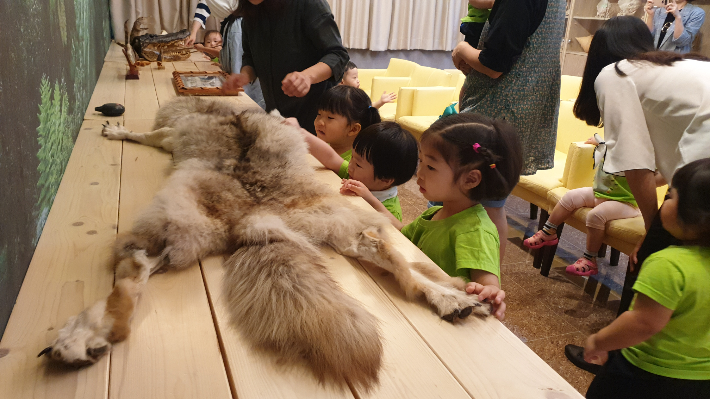 글로벌빌리지 안에 있는 또 하나의 '자연사 박물관'은 어린이들의 체험학습장으로 인기를 얻고 있다. 