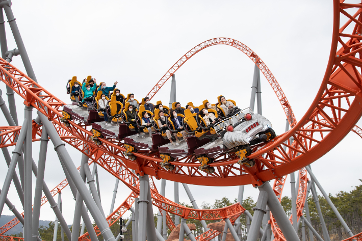 자이언트 디거. 롯데월드 부산 제공