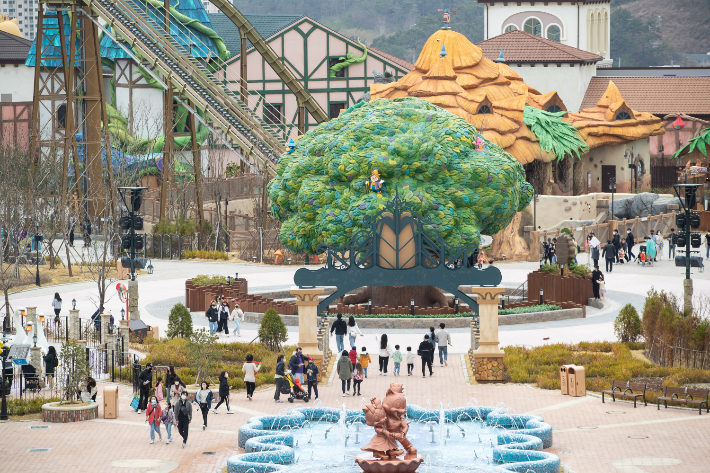 로리 캐슬에서 바라본 롯데월드 부산. 롯데월드 부산 제공