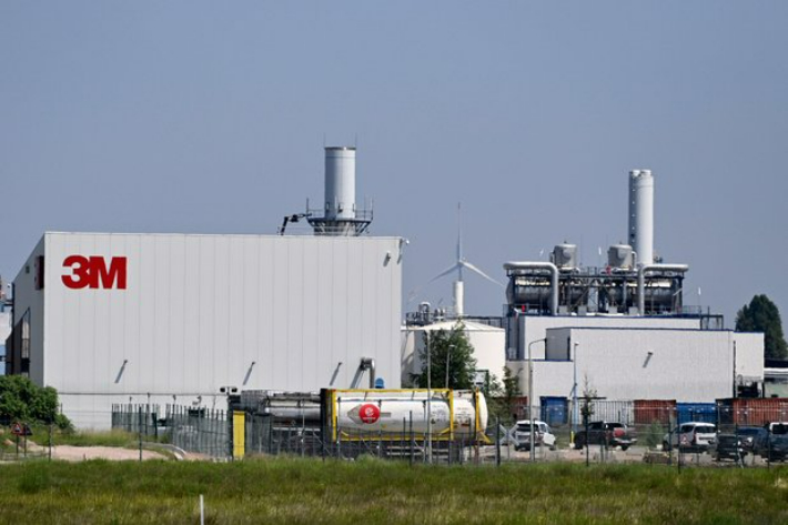 다국적기업 3M의 벨기에 플랑드르주 즈빈드레비치 공장. 