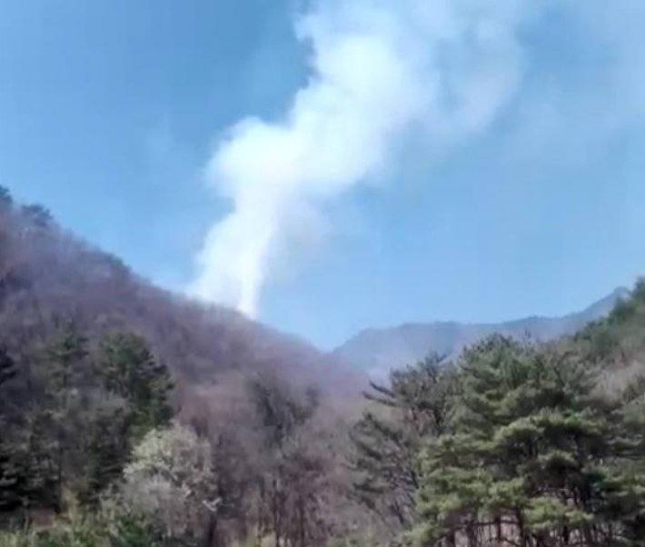 4일 낮 12시 45분쯤 강원 강릉시 왕산면 왕산리의 한 야산에서 산불이 발생해 1시간 15분 만에 꺼졌다. 산림청 제공