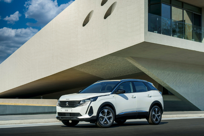 푸조 3008 SUV 1.2 퓨어테크 가솔린 터보 엔진 모델. 푸조 제공