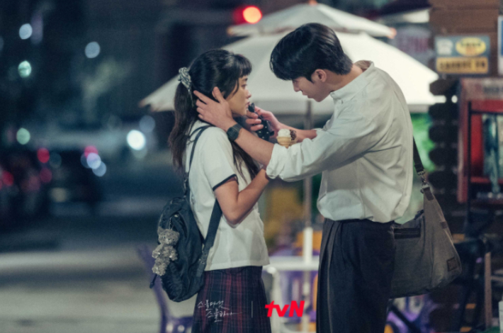 tvN 토일드라마 '스물다섯 스물하나' 스틸컷. tvN 공식 홈페이지 캡처