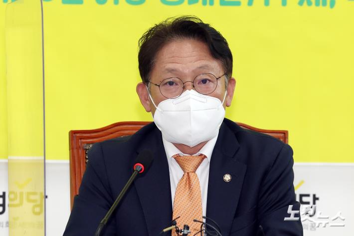 발언하는 배진교 원내대표