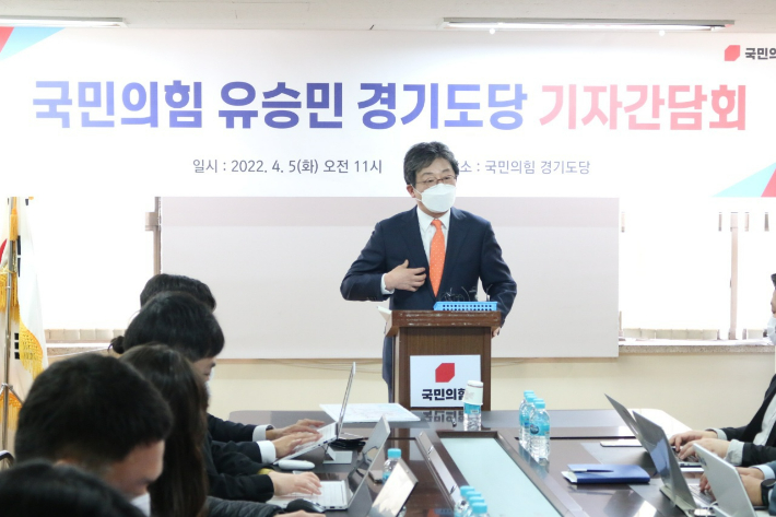 경기지역 기자간담회에서 자신의 경기지사 출마 이유와 각오 등에 대해 설명하고 있는 유승민 전 의원. 유승민 전 의원 측 제공