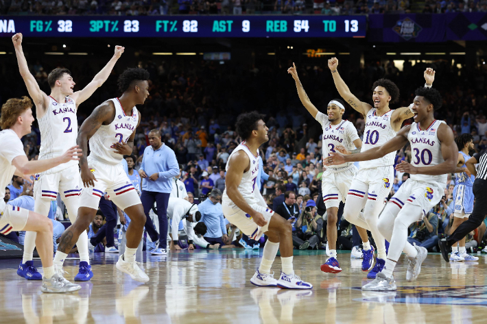 미국의 농구 명문 캔자스 대학이 2022년 NCAA 정상을 차지했다. 연합뉴스