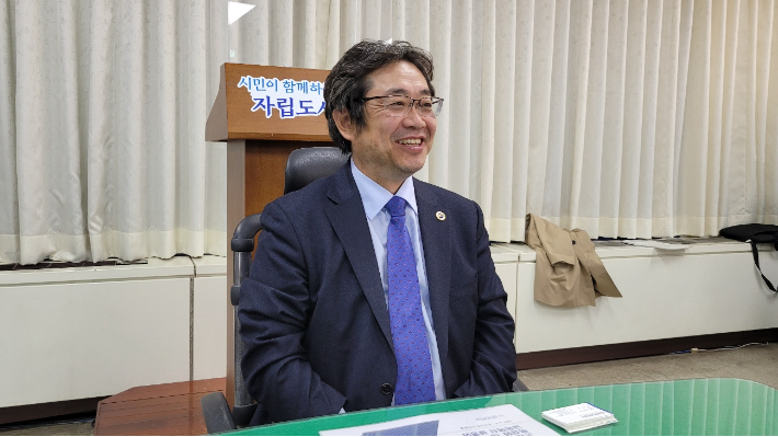 군산대학교 이장호 총장이 기자간담회를 통해 대학 운영 방향을 설명하고 있다. 도상진 기자