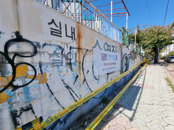 2005년 폐장한 부산 수영구 남천유수풀장 부지. 송호재 기자