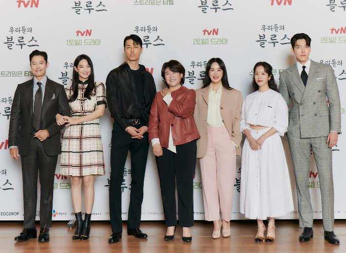 tvN 새 토일드라마 '우리들의 블루스' 출연 배우들. tvN 제공