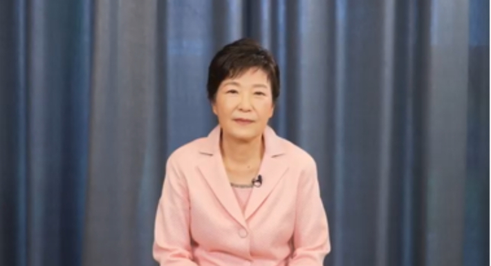 유튜브 동영상을 통해 대구시장 선거에 출마한 유영하 변호사 지지 입장을 직접 밝힌 박근혜 전 대통령. 유튜브 유영하TV 캡처