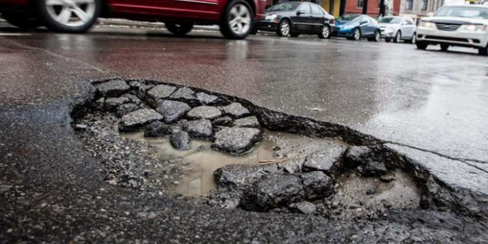 도로 파임. 연합뉴스 제공