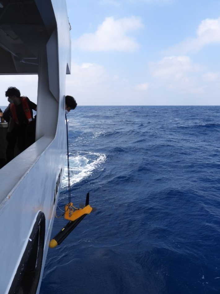 9일 오후 대만 해역에서 해경 경비함이 실종 예인선 '교토 1호'를 수색하고 있다. 외교부 제공
