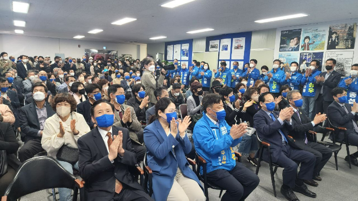 강화수 예비후보 선거사무소 개소식이 당원과 지지자 등이 자리를 가득 채웠다. 강화수 예비후보 제공