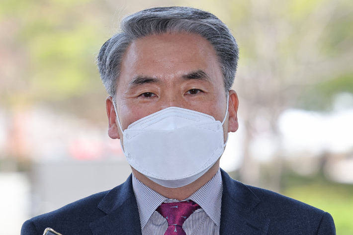 이종섭 국방부 장관 후보자가 11일 오후 인사청문회 준비단 사무실이 마련된 서울 용산구 국방컨벤션에 출근하며 발언하고 있다. 연합뉴스