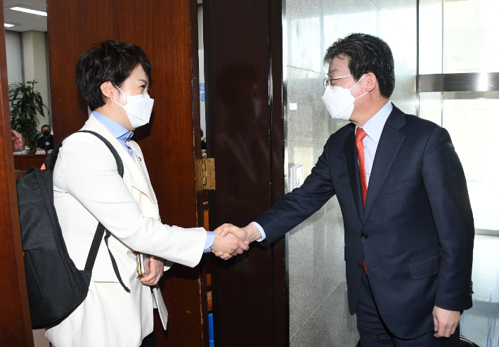 국민의힘 김은혜 의원(왼쪽)·유승민 전 의원. 윤창원 기자