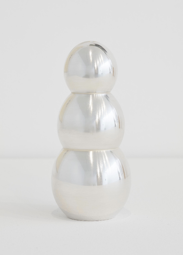 No title (snowman) / 2018 / Solid brass with silver plating / 17.8 x 7.9 x 7.9 cm 7 x 3.1 x 3.1 in / Courtesy of Robert Therrien Estate