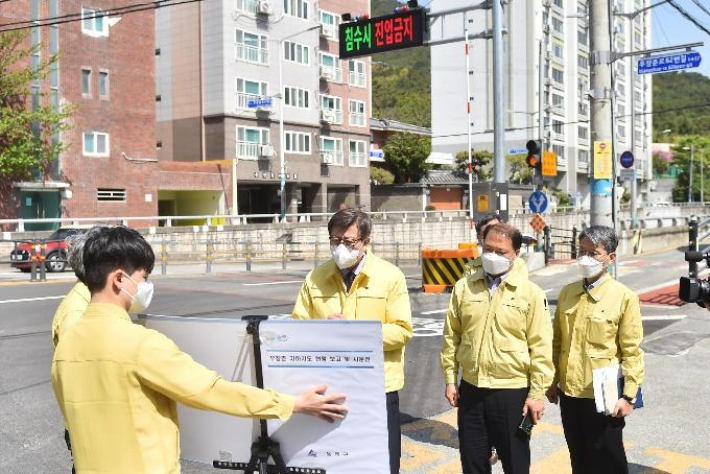 부산시가 시민 안전 인프라를 정비하는데 5조 천억원을 투입해 불이 나면 7분 이내 현장 도착률을 90%까지 끌어올린다는 방침이다. 박형준 부산시장이 15일 부산 동래구 우장춘로 지하차도를 방문해 태풍과 집중호우 대비 상황을 점검하고 있다. 부산시청 제공 