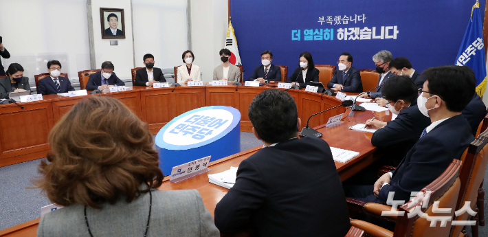 더불어민주당 박지현 공동비상대책위원장이 지난 15일 국회에서 열린 바상대책위원회의에서 발언을 하는 모습. 윤창원 기자