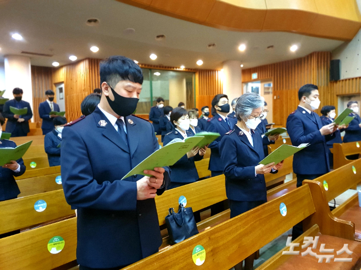 예배에 참석한 한국 구세군 사관들.