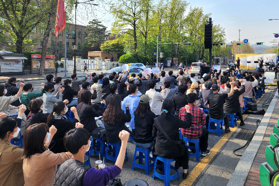 혜화역 인근 마로니에공원 앞에서 열린 2022 고난받는 이들과 함께하는 부활절 연합예배.