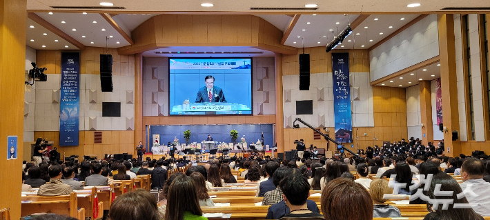 2022 부활절연합예배에서 설교를 하는 대전시기독교연합회 회장 오정무 목사. 김화영 기자