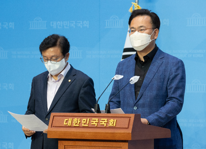 김오수 검찰총장 사퇴 관련 성명서 발표하는 국민의힘 법사위원들. 연합뉴스