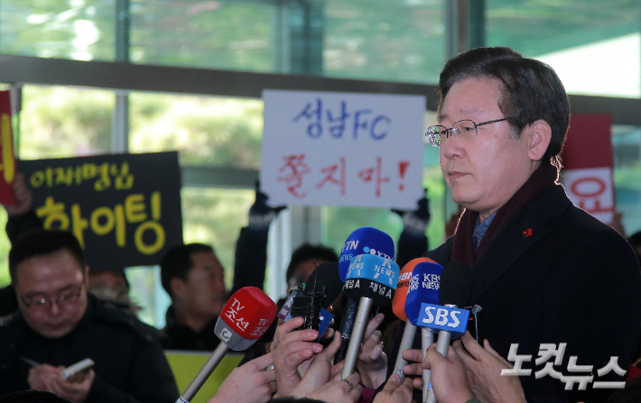 성남시장 시절 이재명 상입고문. 박종민 기자