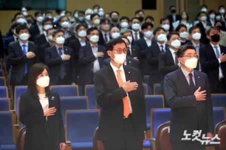 국민읠혜하는 이창용 한국은행 신임 총재