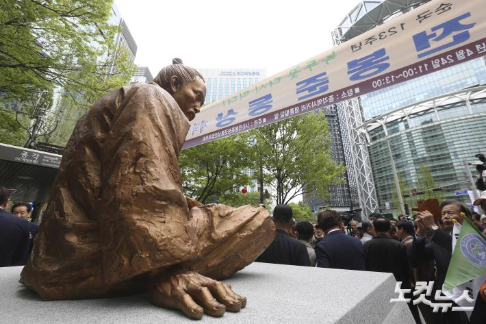 서울 종각역 인근에 세워진 녹두장군 전봉준 동상