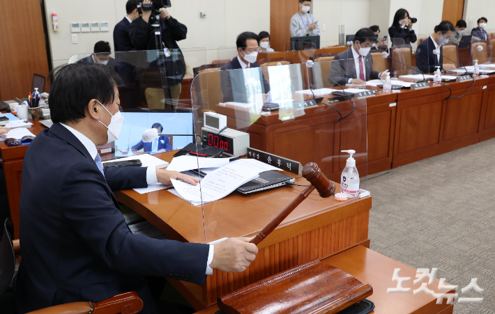 국회 기획재정위원회는 21일 전체회의를 열고 추경호 부총리 겸 기획재정부장관 후보자에 대한 인사청문회 실시계획서 채택의 건을 의결했다. 윤창원 기자