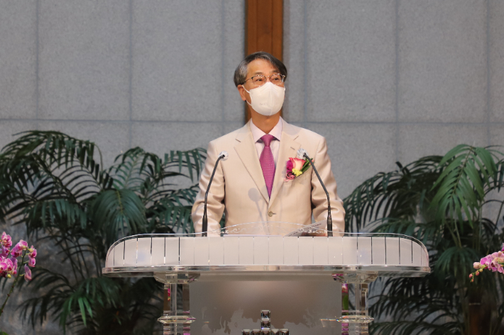 예배에서는 경북노회장 오재규 목사(예가교회)가 고린도전서 4:1~2을 통해 '맡은 자들이 구할 것은 충성'이라는 제목으로 설교했다. 포항CBS 
