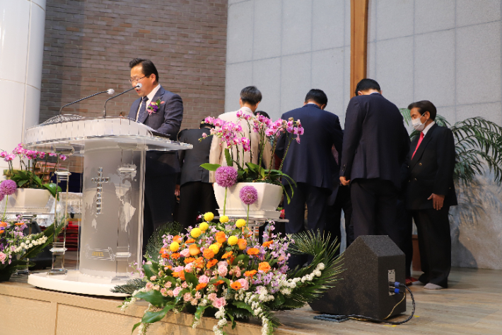 이 자리에서 김대오, 김의숙, 임태순 장로를 비롯해 권사 13명과 안수집사 7명이 새로운 일꾼으로 부름 받았다. 포항CBS