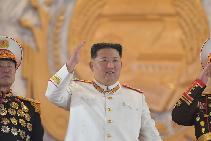 열병식에 참석한 북한 김정은. 연합뉴스 
