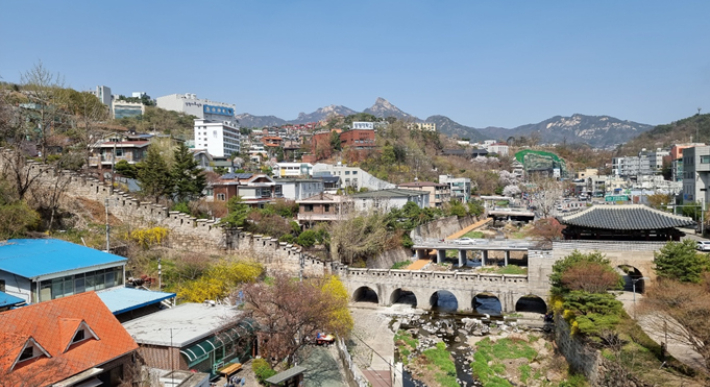 1976년 복원한 탕춘대성과 홍지문, 오간수문의 현재모습. 서울시 제공