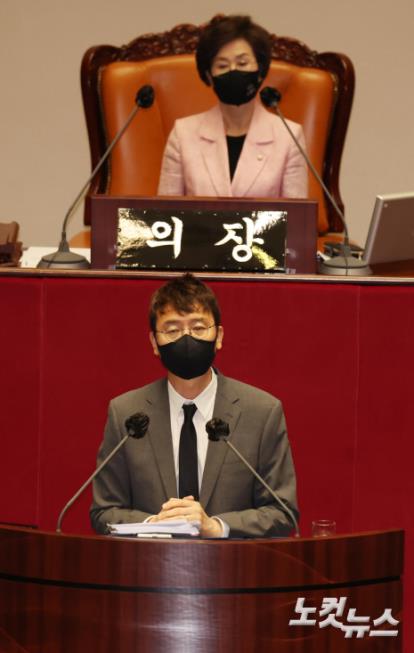 무제한 토론 펼치는 김웅 국민의힘 의원