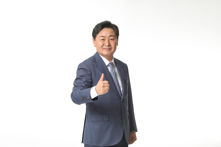 더불어민주당 전북도지사 후보 경선에서 승리한 김관영 후보. 김관영 후보 캠프 