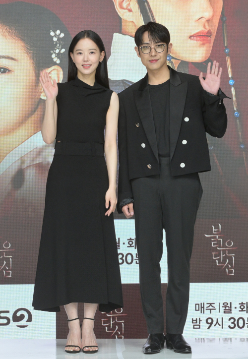'붉은 단심'에 출연하는 배우 강한나와 이준. KBS 제공