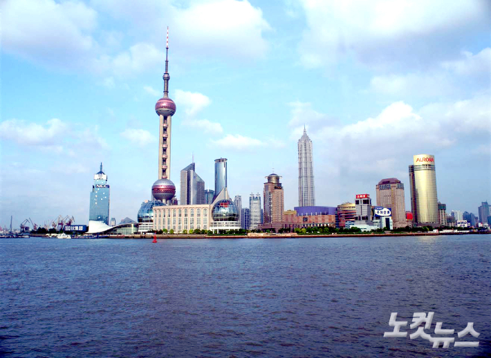 동방명주(東方明珠塔)탑은 상하이를 대표하는 관광명소. 김민수 기자