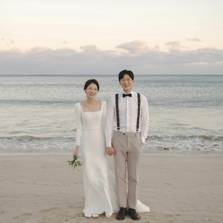 유정호와 차희가 오늘(5일) 서울 모처에서 결혼식을 올린다. 아이오케이 컴퍼니 공식 인스타그램