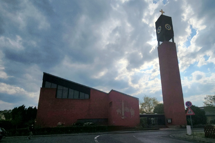 독일 켈스터바흐에 위치한 프랑크푸르트 우리교회 모습. 교회 건물을 매입하거나 건축하는 대신 현지 독일교회와 예배당을 공유해서 사용하고 있다. 