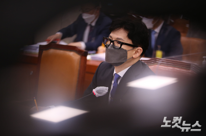 한동훈 법무부 장관 후보자가 9일 서울 여의도 국회에서 열린 인사청문회에 출석해 자리하고 있다. 윤창원 기자