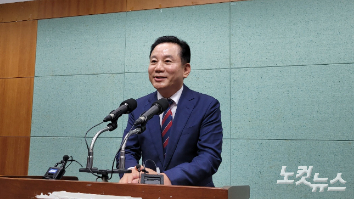송지용 전 전라북도의회 의장이 10일 기자회견을 열고 민주당 탈당과 무소속 완주군수 출마를 선언했다. 도상진 기자