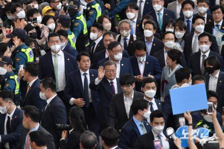 양산 사저로 떠나는 문재인 전 대통령