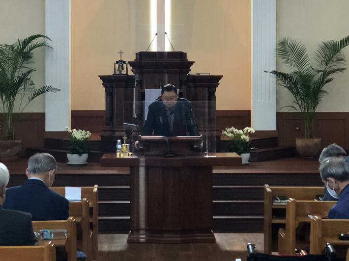 일본선교를 위해 기도를 인도중인 림인식총재. 김찬형목사