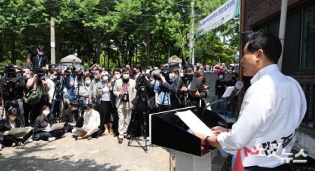 오세훈 서울시장이 12일 서울 구로구 고척동에서 서울시장 선거 출마를 선언하고있다.