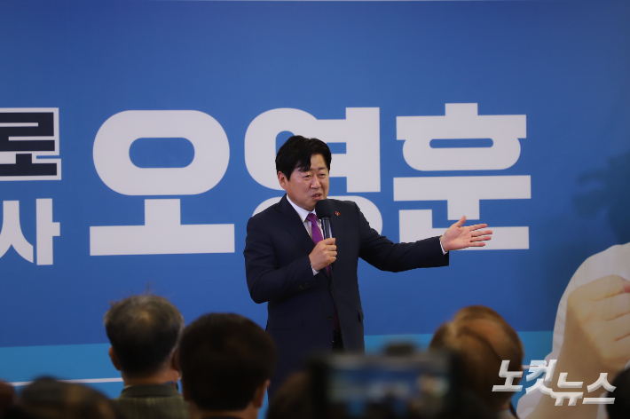 오영훈 민주당 제주지사 후보가 13일 자신의 선거캠프에서 도민주권 선대위를 발족했다. 이인 기자