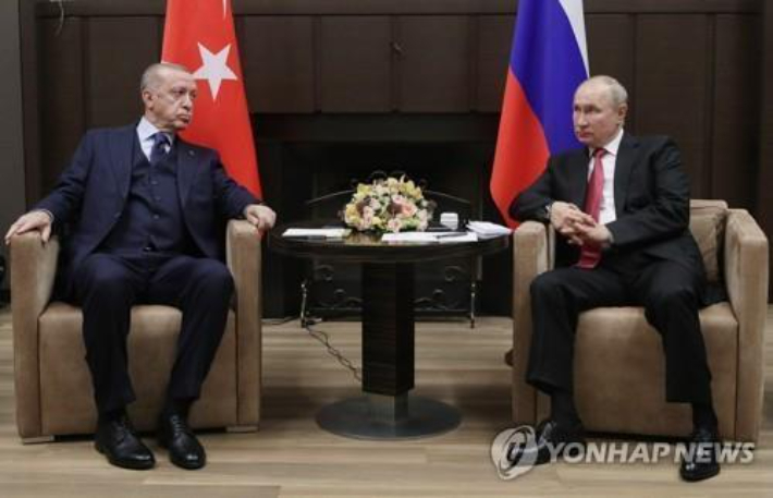 푸틴 러시아 대통령(오른쪽)과 에르도안 터키 대통령. 연합뉴스