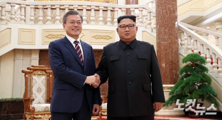 문재인 전 대통령과 김정은 국무위원장. 