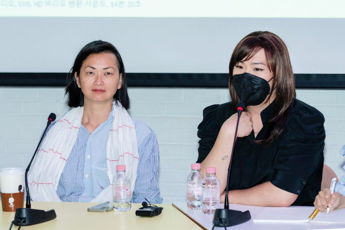 입양아 출신 한국계 네덜란드인 작가 장세진(사라 반 데어 헤이드, 좌측) 아르코미술관 제공 