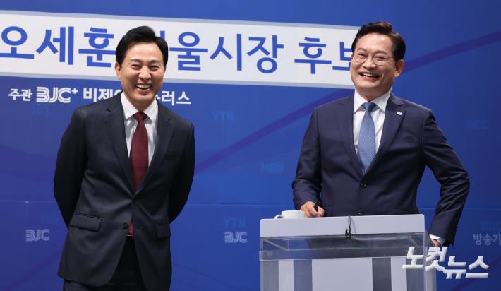 TV토론회 앞서 환하게 웃는 오세훈-송영길 서울시장 후보